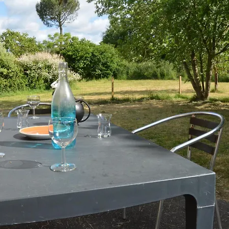 Semesterbostad Maison Au Calme Avec Jardin & Etang 25 Min Du Puy Du F